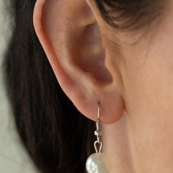 Set of 4 necklace & earring combos. - Picture 4 of 13